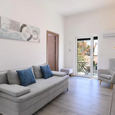 Apartment Domino *
